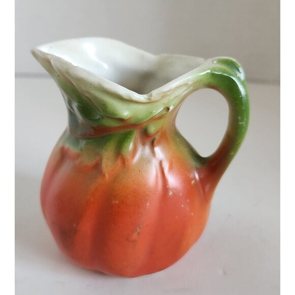 VINTAGE ROYAL BAYREUTH PORCELAIN CREAMER TOMATO RED  & GREEN 3" - Picture 1 of 4